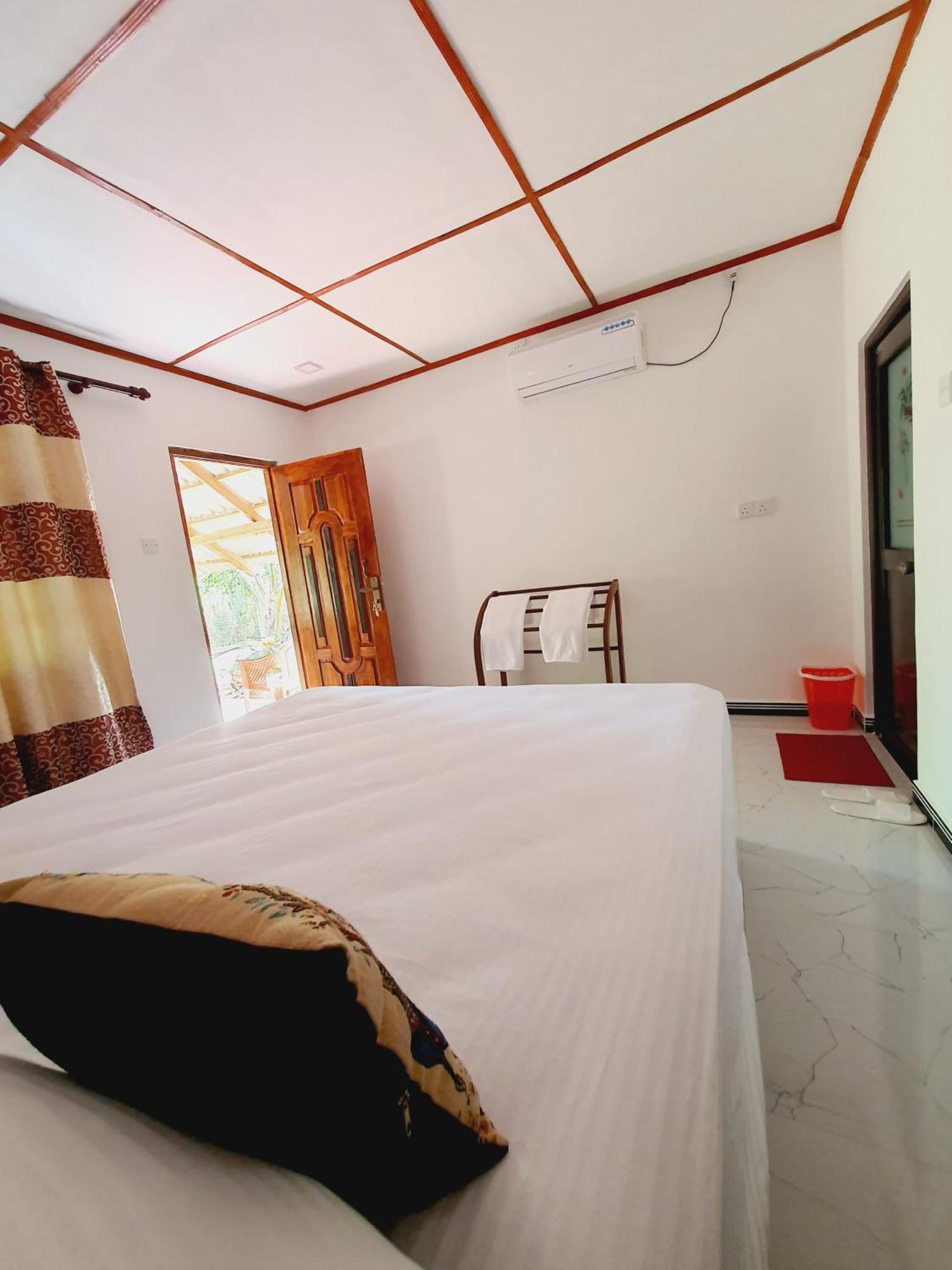 Jungle Eco Lodge & Safari Сигирия Экстерьер фото